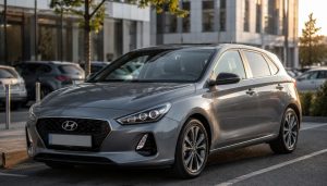 hyundai i30 sur une place de parking