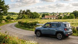 jeep renegade 1.4 qui roule en campagne